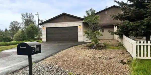200 Brittany Loop
