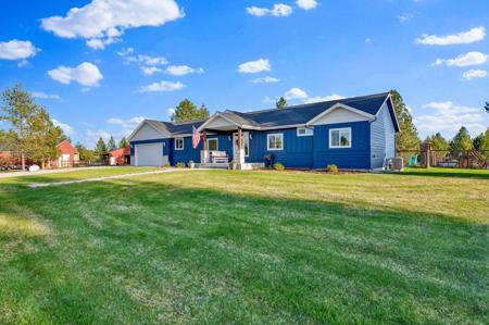 1603 W MAVERICK Ln