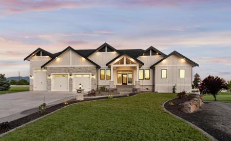 20724 E Happy Trails Ln