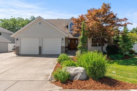 3832 S Loretta Dr