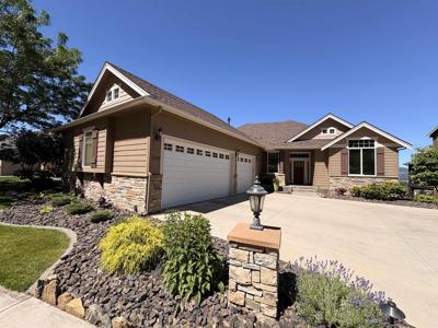 1209 N Dunbarton Oaks Ln