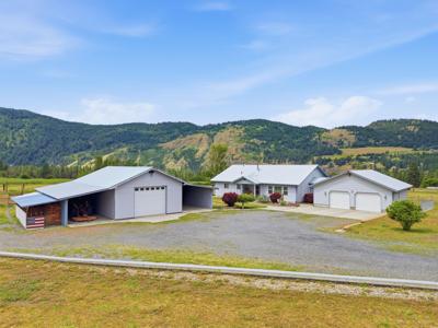 2386 Woodlark Way