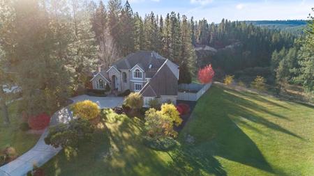 714 E Edenderry Ct
