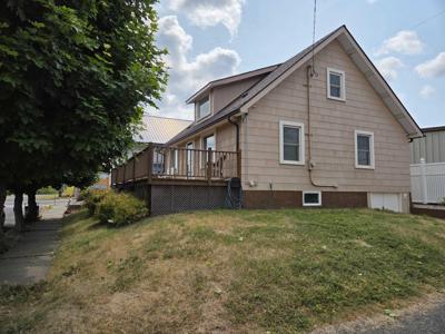 110 W Connell St