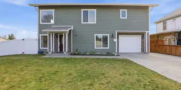 2725 N Miami Ct