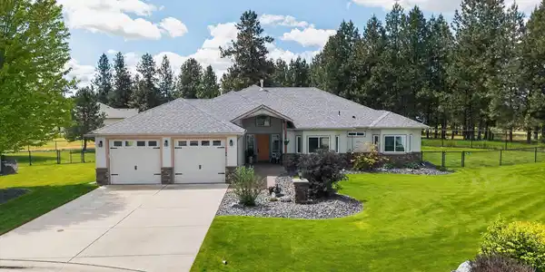 1308 E Chelan Ct