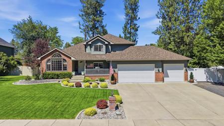 1013 E Blackhawk Dr