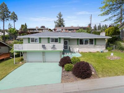 2312 W Woodside Ave