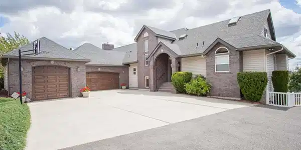 6011 E JOSEPH Ln