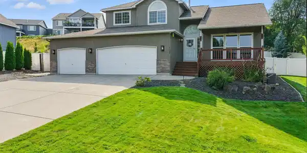 1124 Moen Rd