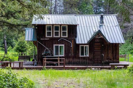 221 Trask Pond Rd