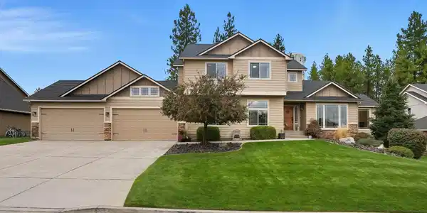 821 E Westcrest Rd