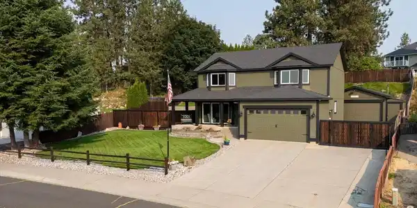811 E Tudor Ct