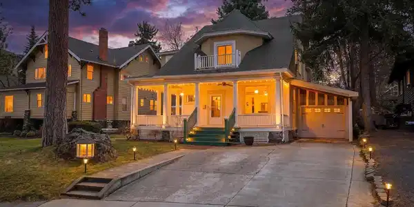 11 W Sumner Ave