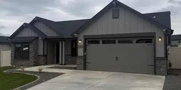 18126 E Barclay Ct