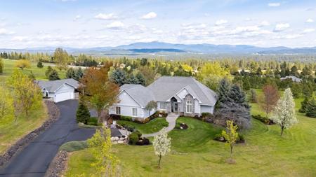 21218 N Saddle Mountain Ln