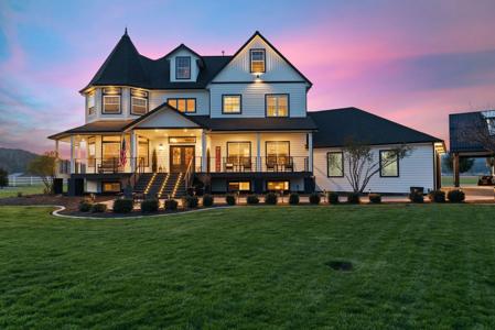 10202 N West Newman Lake Dr