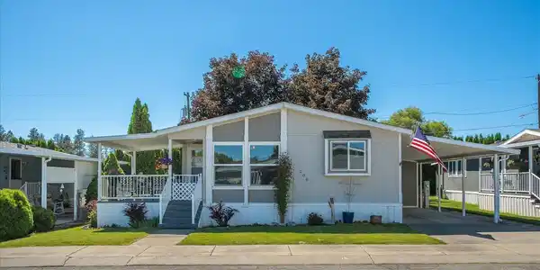 208 S Blueberry Pl
