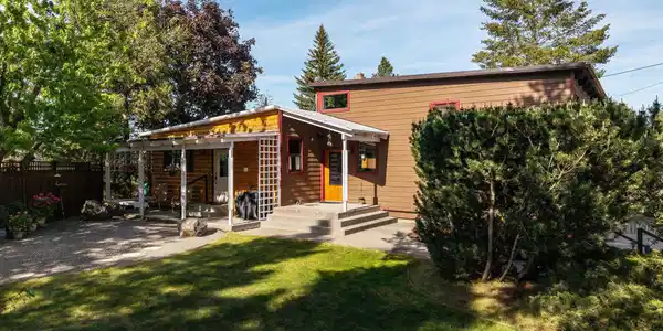 3116 E Center Rd