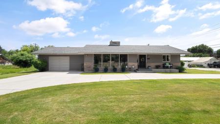 709 W Clay Ave