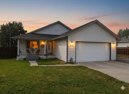 813 Tamarack Ln