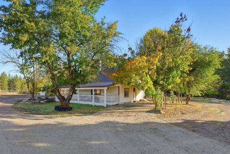 3015 E Center Rd