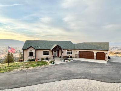 7009 N Lynden Ln