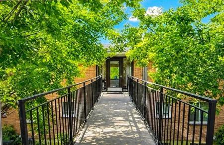 202 E Rockwood Blvd