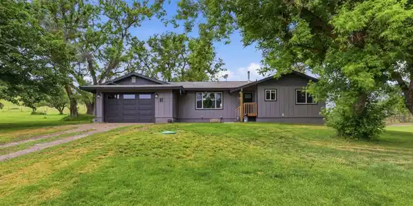 27108 E Blanchard Loop
