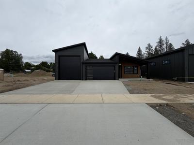 11005 E 36TH Dr
