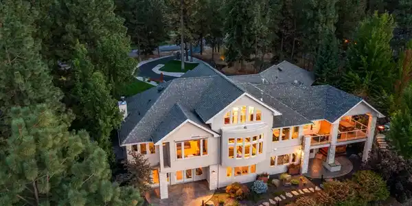 1517 E Wildflower Ln