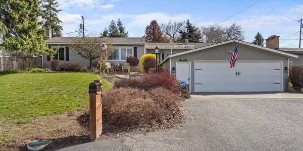 102 Crestview Dr