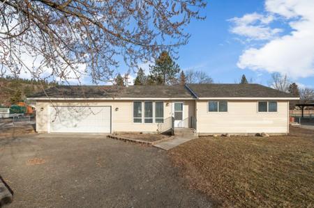 24711 E Roxanne Ave