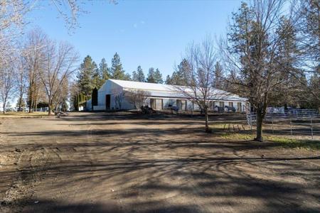 8104 S Oak Rd