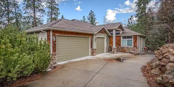 223 N Lindeblad Ln