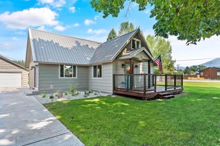 1006 W Clay Ave