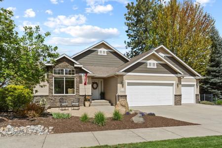 526 W WILLAPA Ct