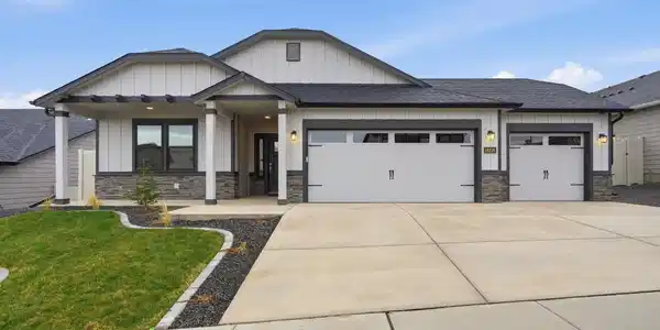 18194 E Barclay Ct