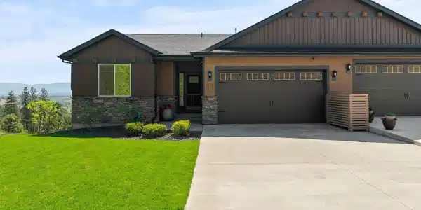5718 N Vista Park Dr