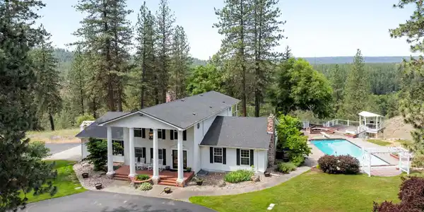 4311 W Center Ln