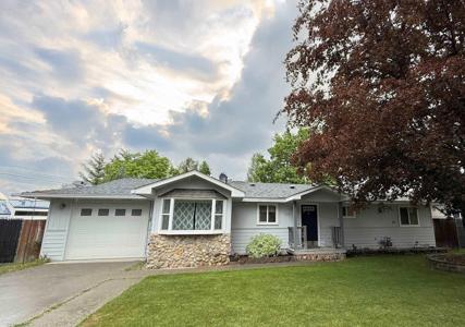 220 W Evergreen Dr