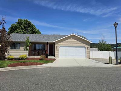4704 N Locust Ct