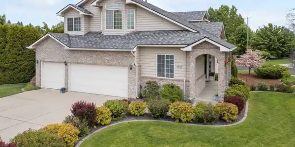 9019 N Rossmoor Ct