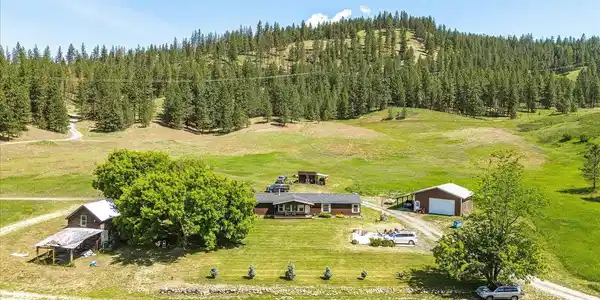 1643 Highway 395 S
