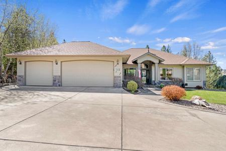 102 N Lindeblad Ln