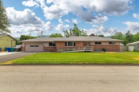 3920 S Ridgeview Dr