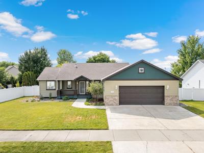 3518 S Woodlawn Dr