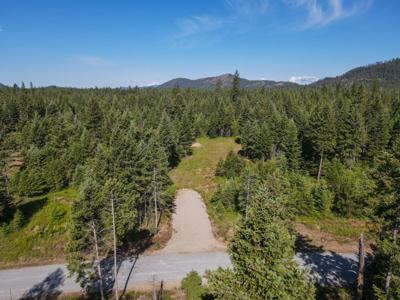 411 Happy Trails Ln