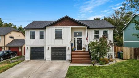 8312 N Panorama Dr