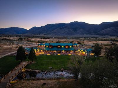 827 River Ranch